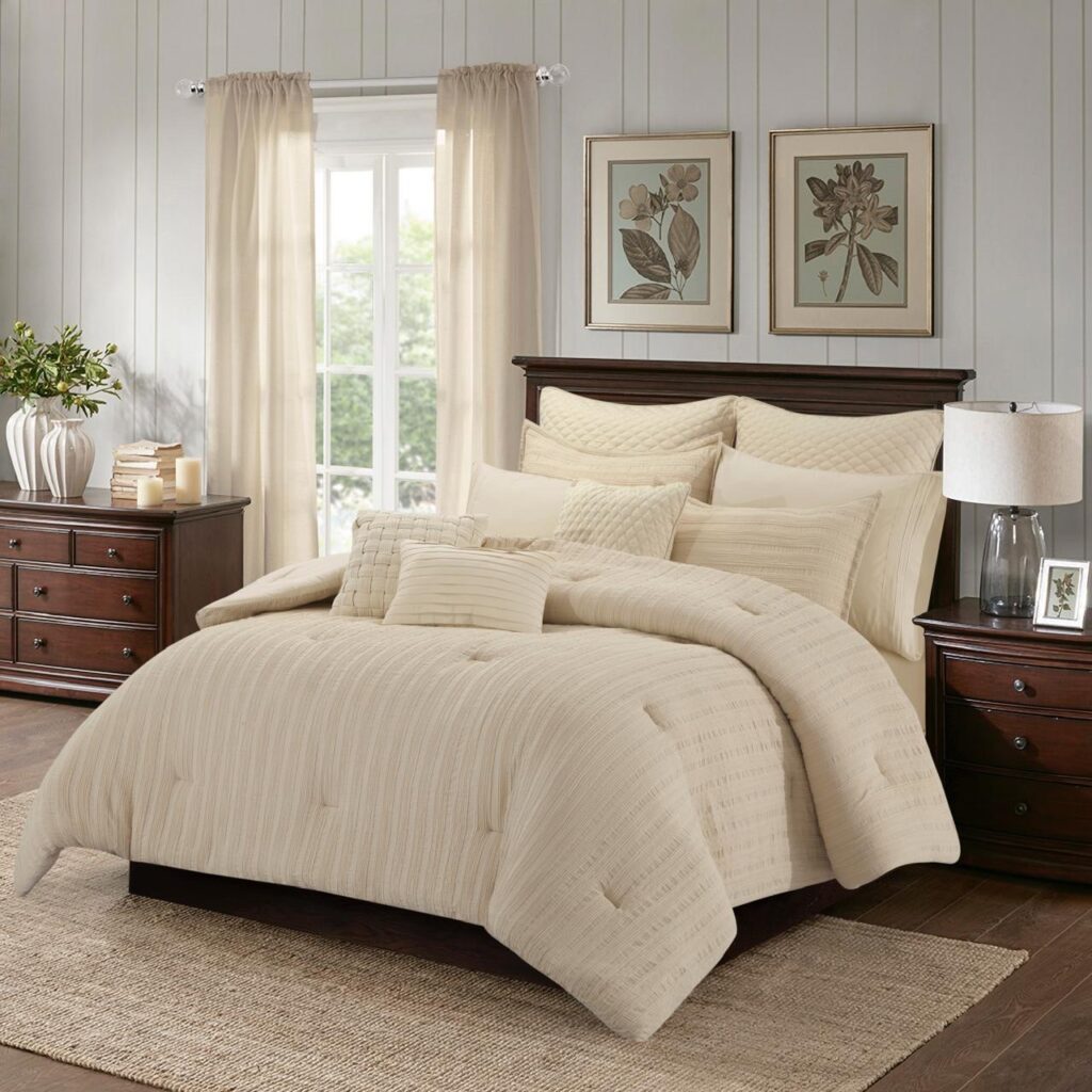 Edredón Meliza beige bordado 12 pz